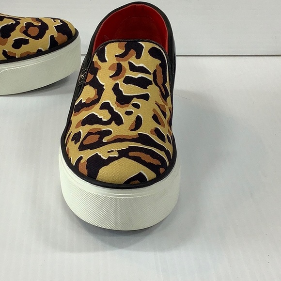 Louis Vuitton Catwalk Leopard Print Slip Sneakers - Picture 5 of 6